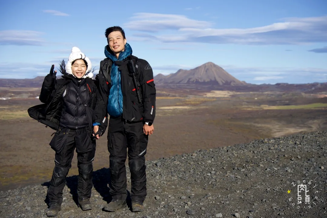 肉比頭情侶肉依與阿翔在冰島旅行的合照